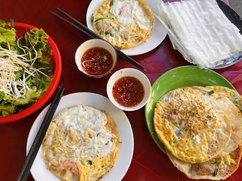 Bánh xèo Tôm Thịt Trứng Cô Quyên