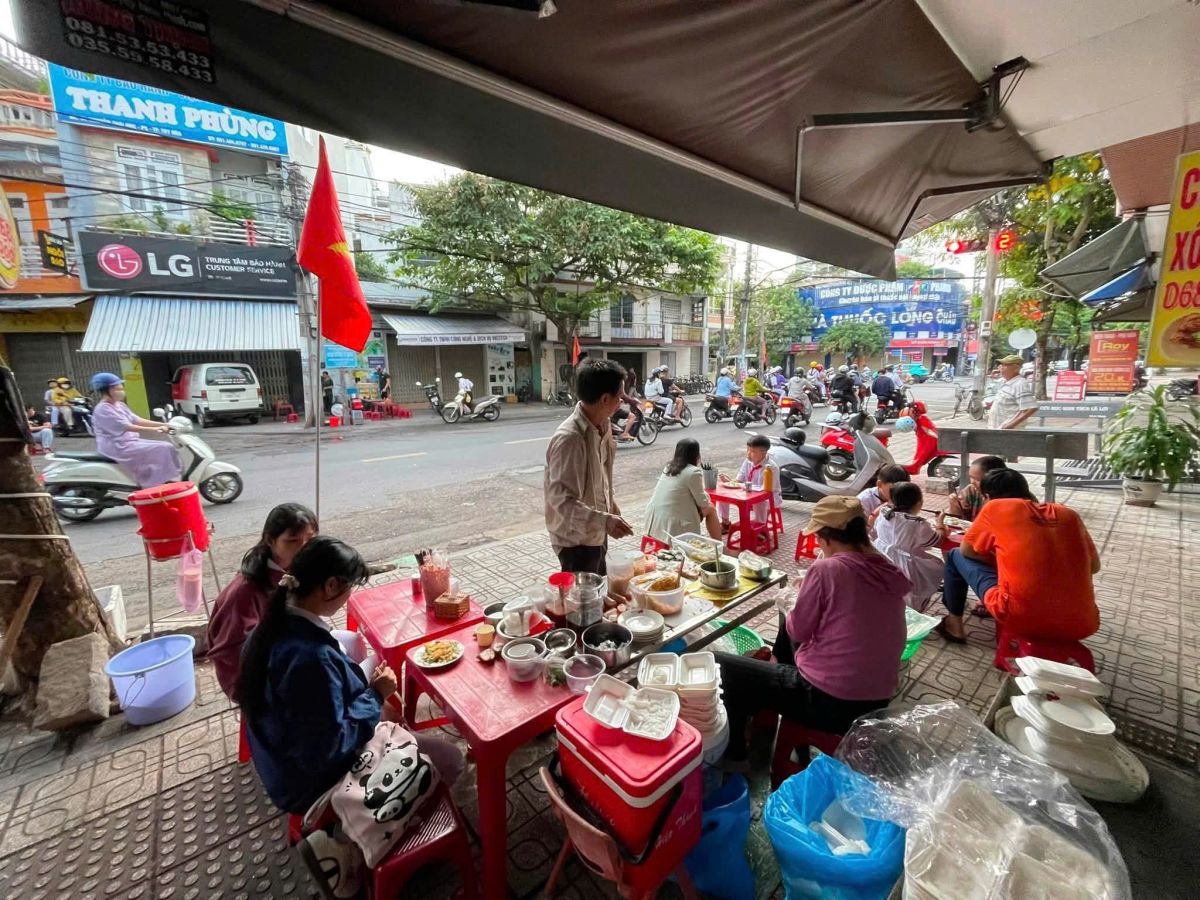 Bèo, Hỏi, Xèo Vỏ, Ướt, Tai Vạc,Chả Lụa Lá - Thị Liên
