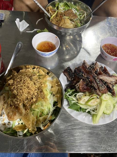 Cháo vịt, bún khô, bánh cuốn Cô Đức