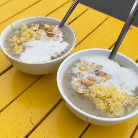 Chè Chuối Nướng Lá Dứa