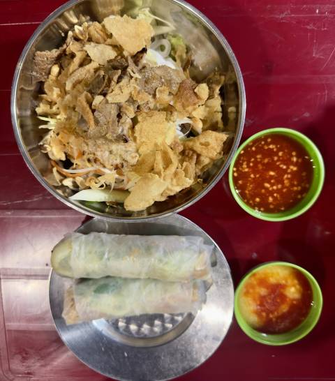 Quán Loan (Bánh cuốn, bún khô, nem bò nướng)