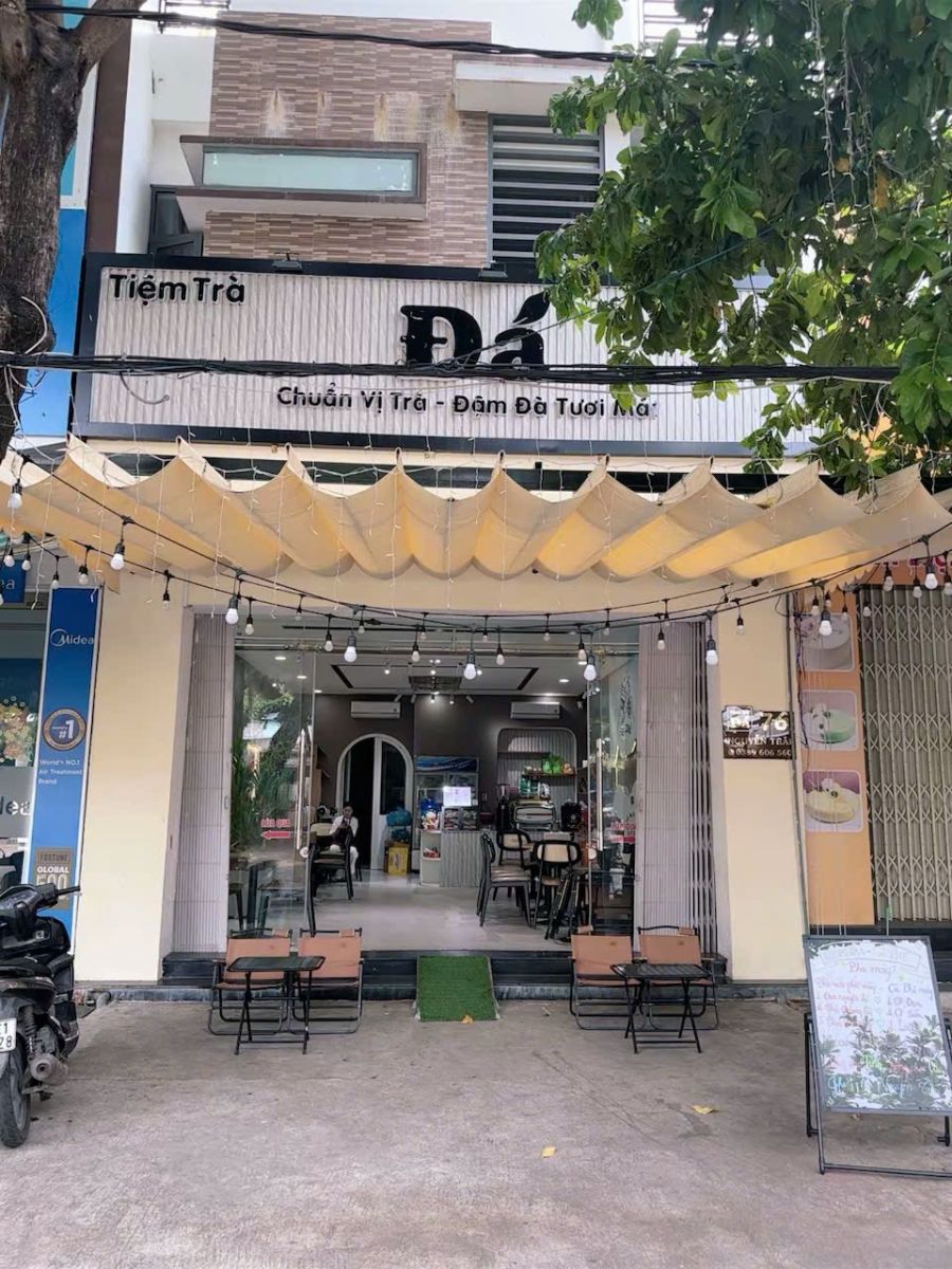 Tiệm Trà Đá